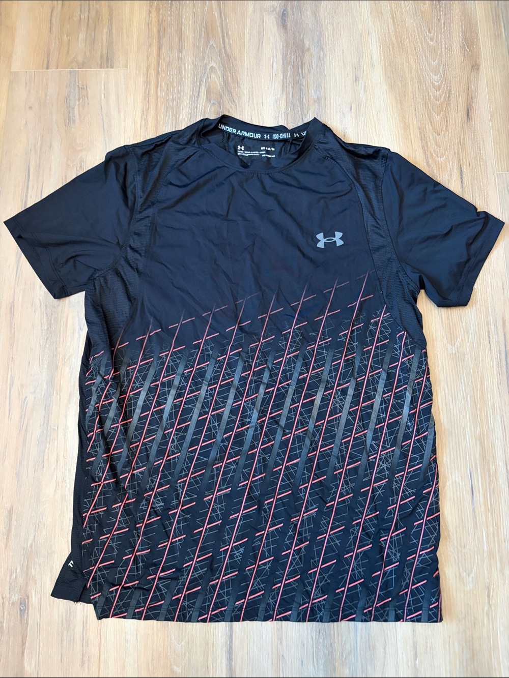 ( 2 for 10$)Under Armour Black Short Sleeve Athletic Tee with Red Accent Pattern
